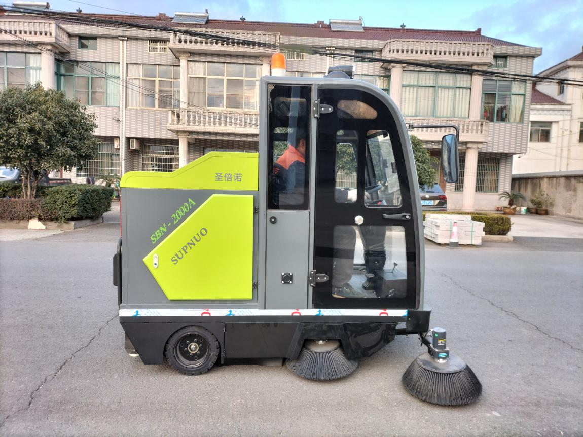 德清龙马清扫车